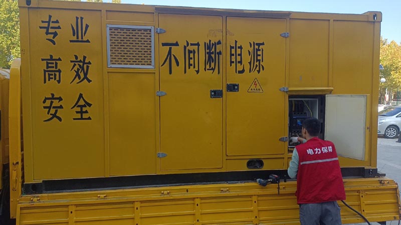 石林柴油发电机组和UPS电源配合使用时，如何避免切换过程中的电力中断？